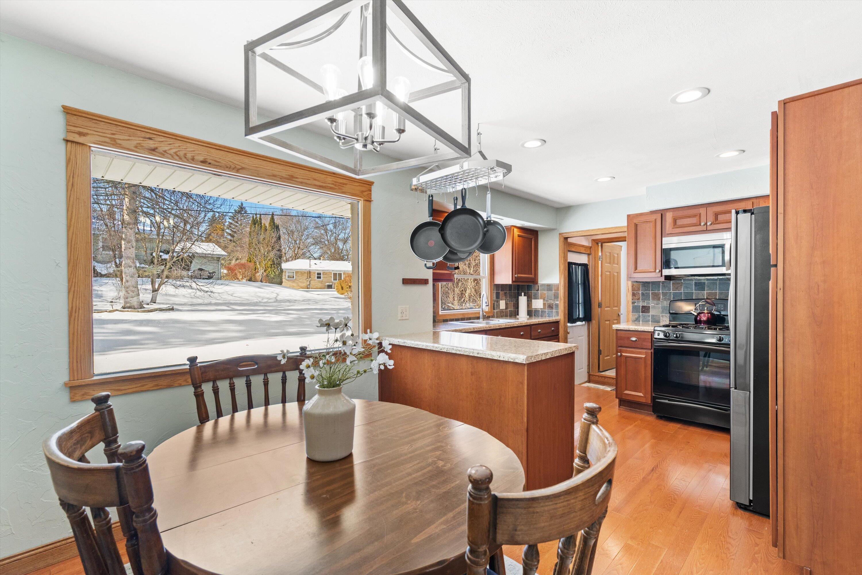 7503 North 39th Street Milwaukee, WI 53209 - Photo 9 of 26 Dining Area