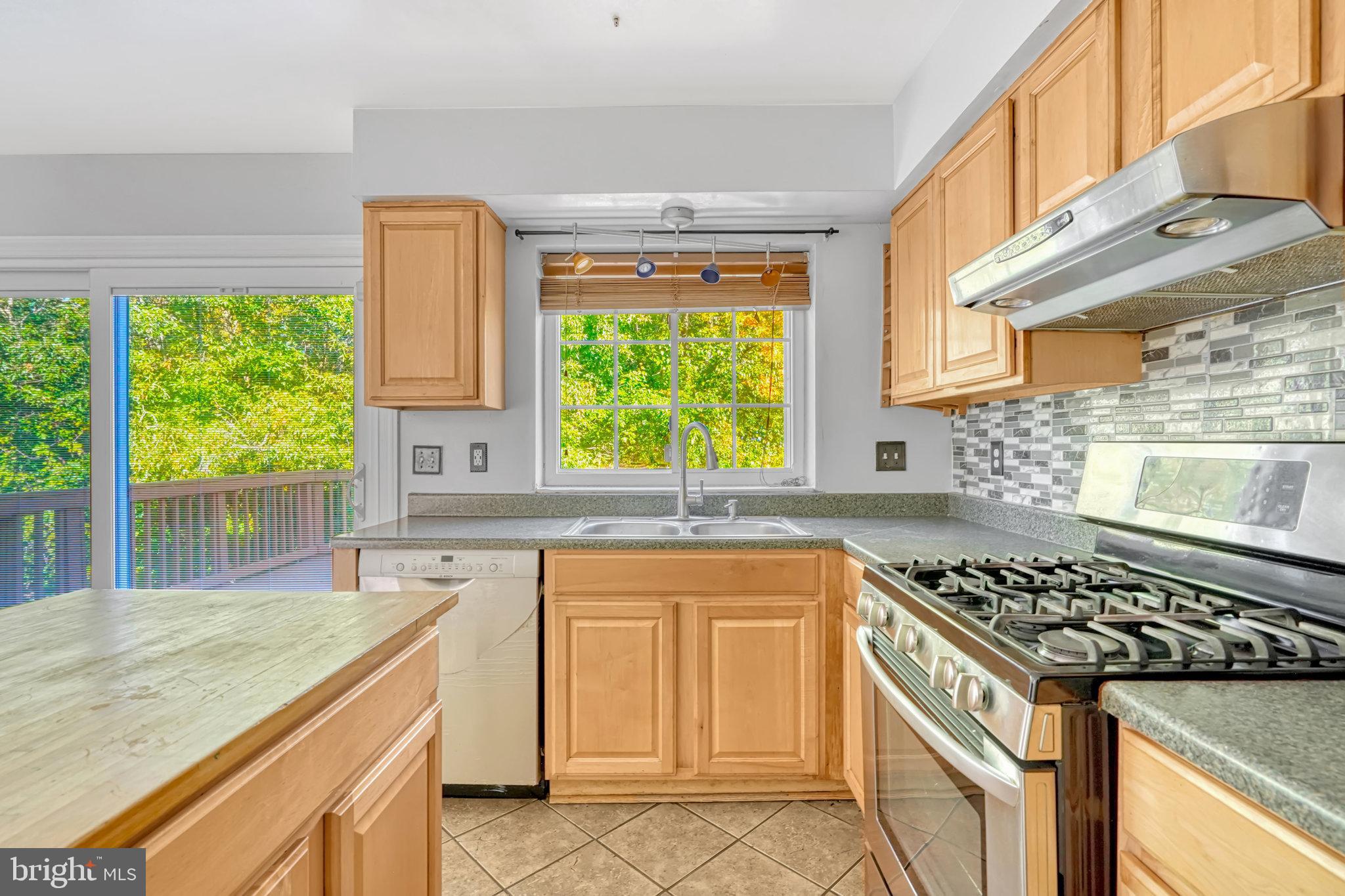 14728 Basingstoke Loop Centreville, VA 20120 - Photo 4 of 30