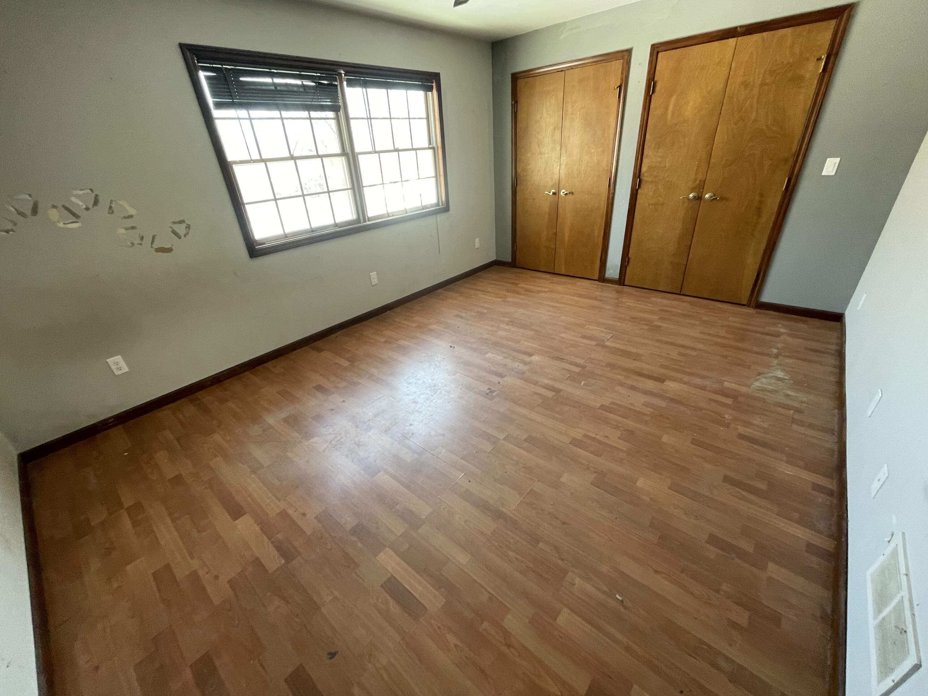 9710 Rustic Drive Demotte, IN 46310 - Photo 14 of 31 an empty room with windows