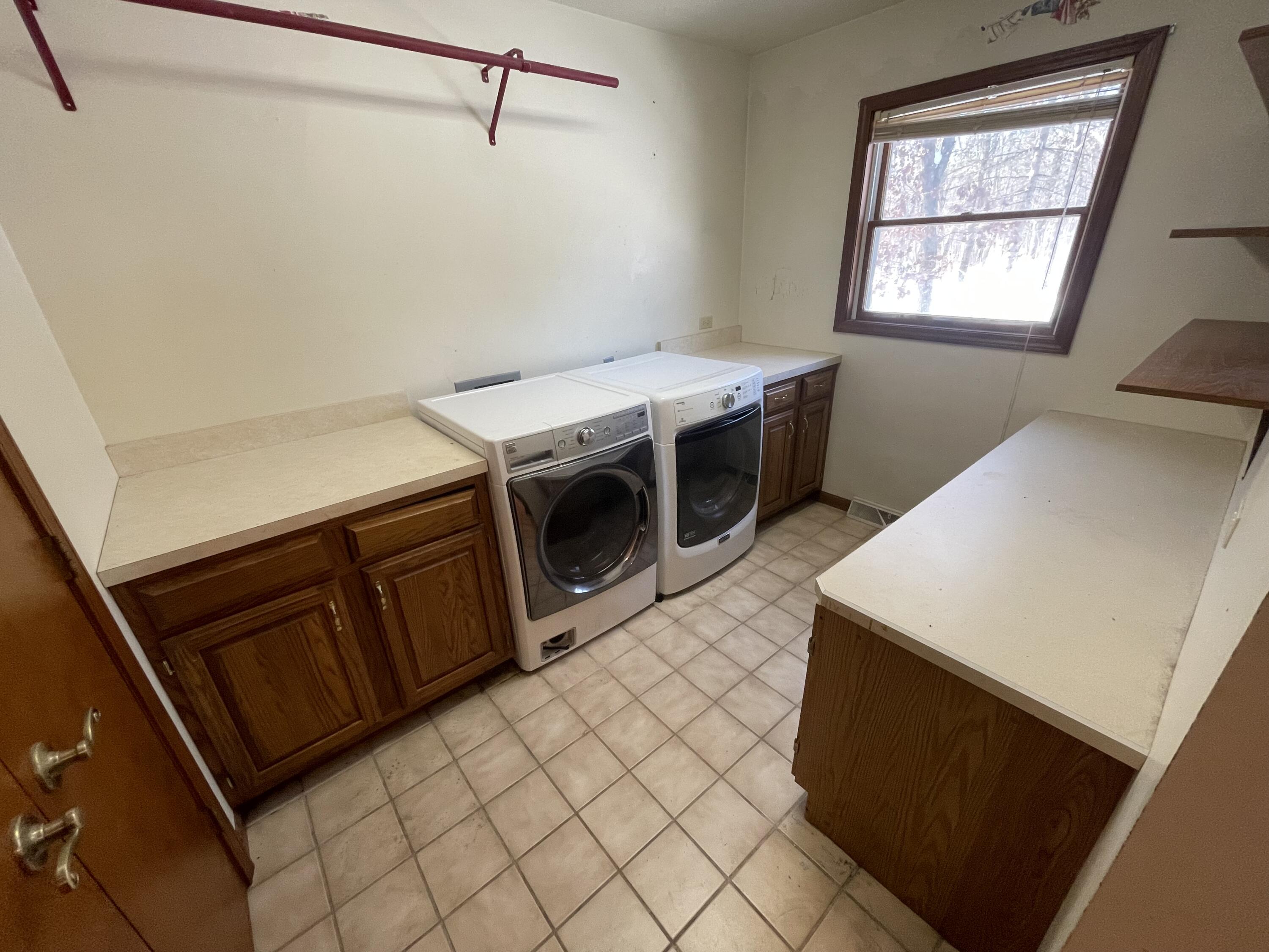 9710 Rustic Drive Demotte, IN 46310 - Photo 10 of 31 a utility room with washer and dryer