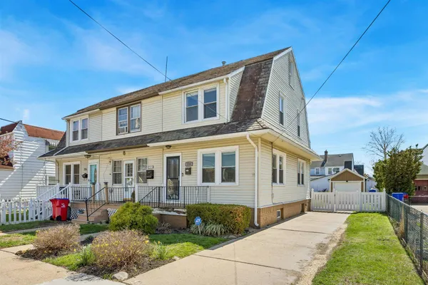 $325,000 | 220 Jackson Street, Bristol, PA 19007