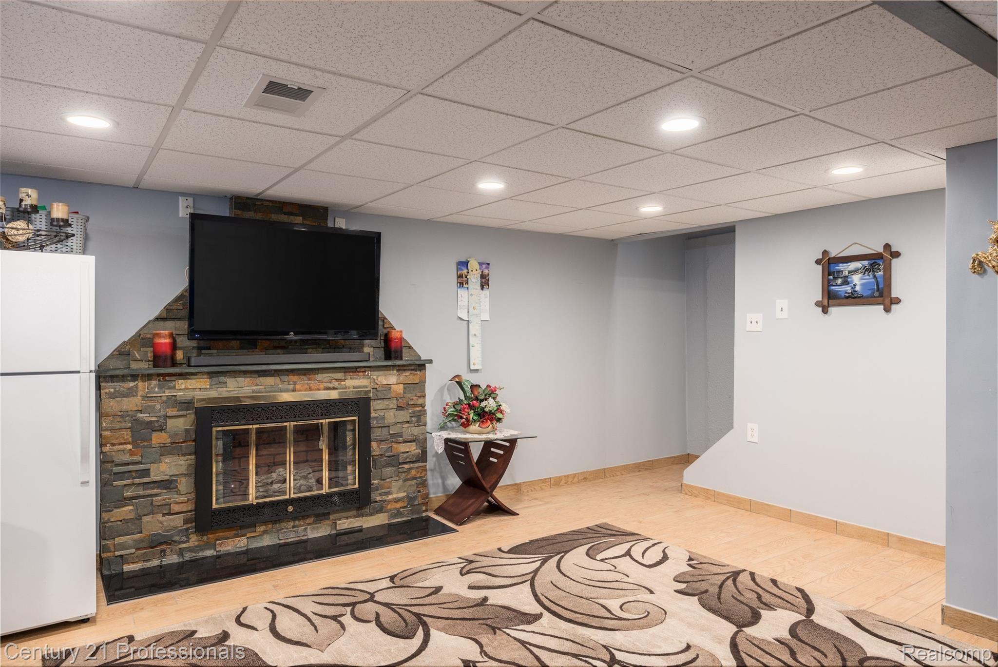 3130 Elmcrest Road Sterling Heights, MI 48310 - Photo 21 of 28 3130 Elmcrest Rd-21.jpg