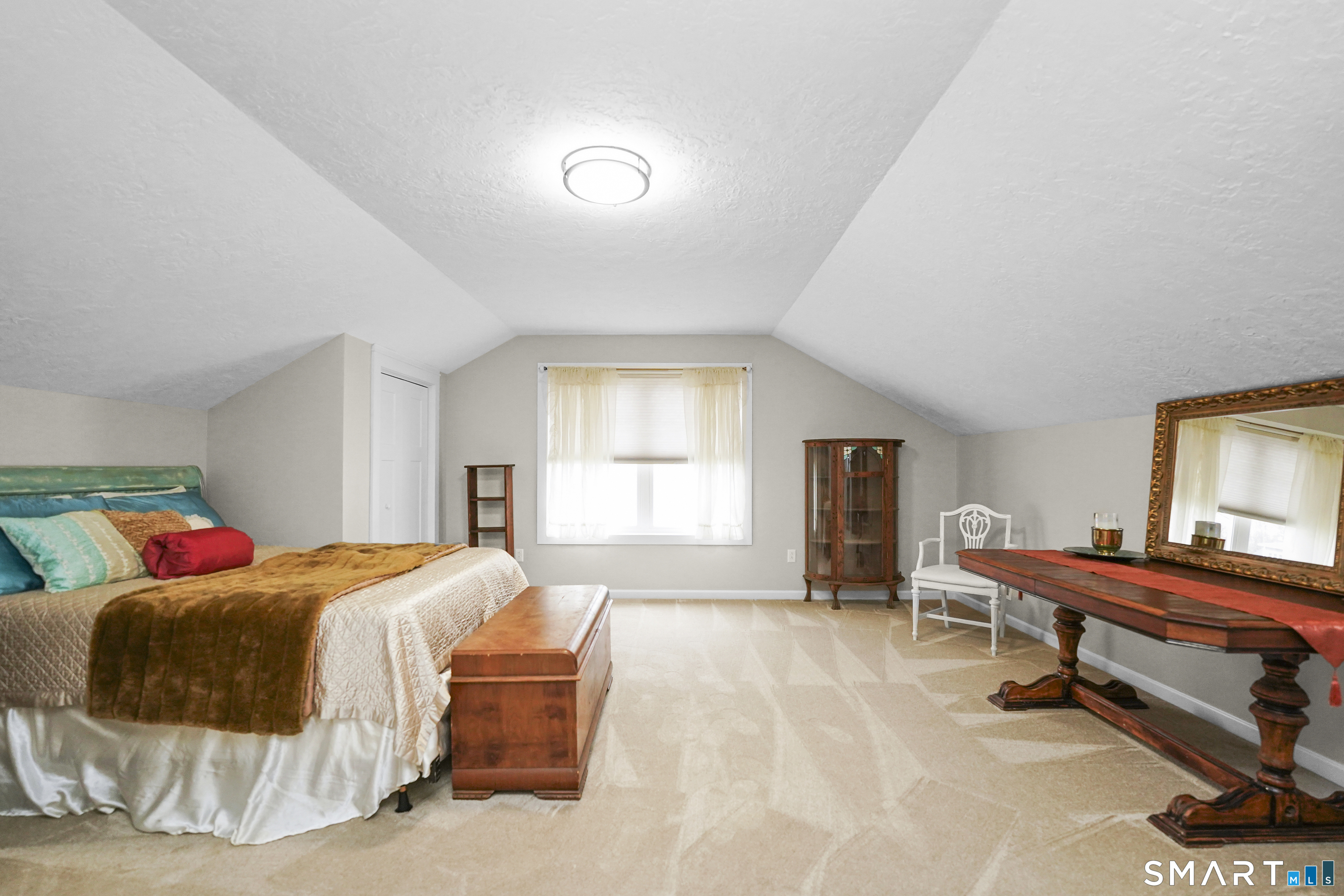 42 Chapman Chase, Unit 42 Windsor Locks, CT 06096 - Photo 26 of 38 a bedroom with a bed and a chandelier