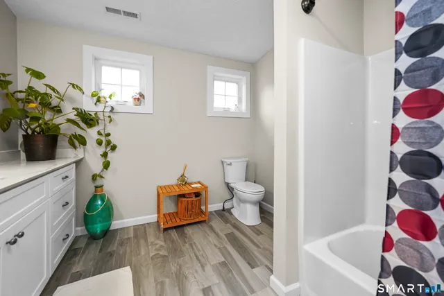 $485,000 | 42 Chapman Chase, Unit 42, Windsor Locks, CT 06096