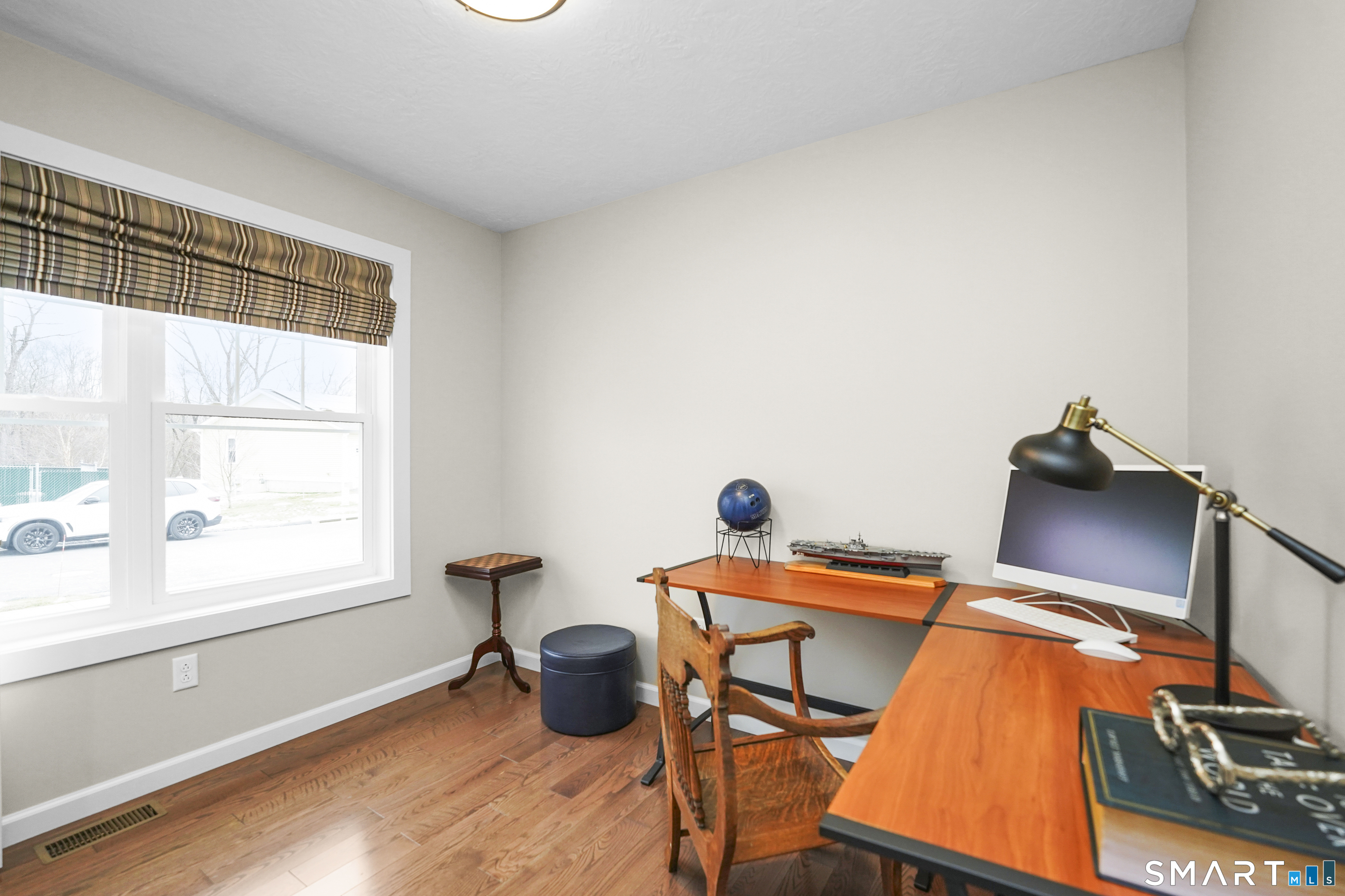 42 Chapman Chase, Unit 42 Windsor Locks, CT 06096 - Photo 9 of 38 a dining room with furniture and a window