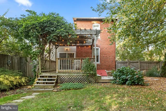 a view of a backyard with plants