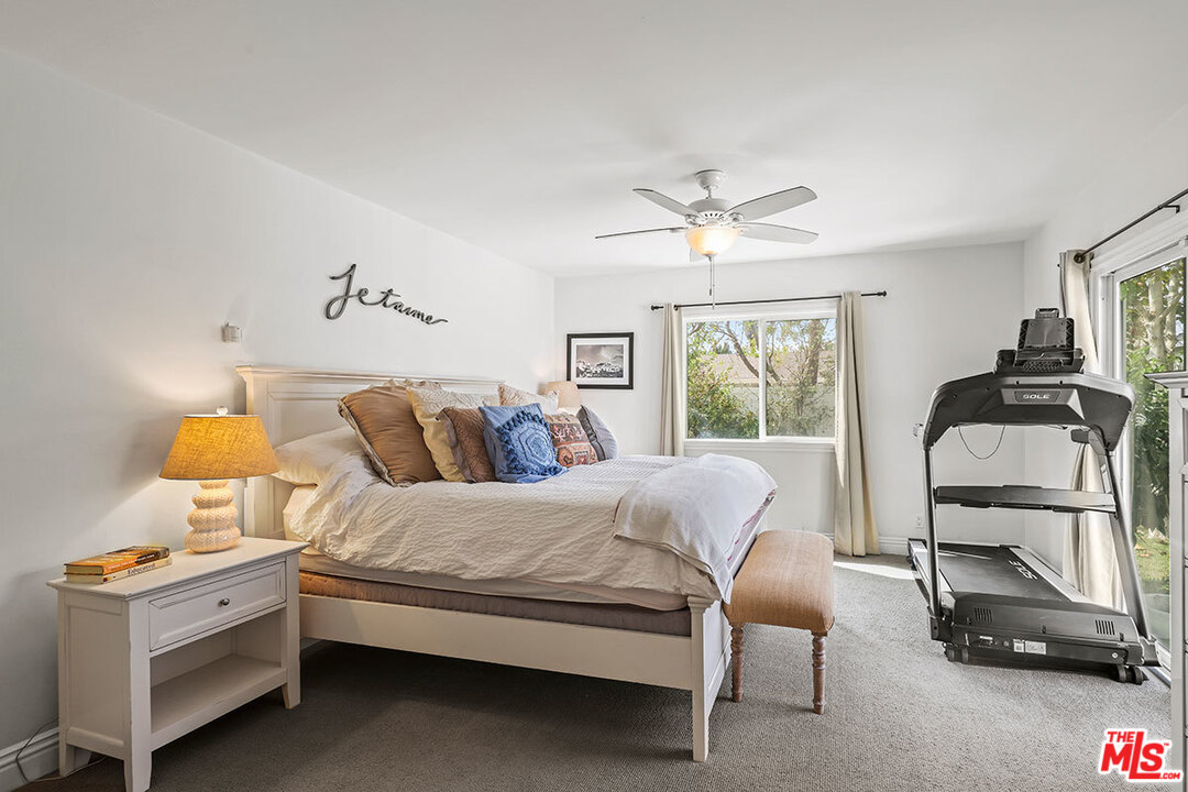 6541 Ruffner Avenue Lake Balboa, CA 91406 - Photo 12 of 26 Gallery Image 12