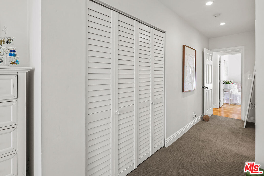 6541 Ruffner Avenue Lake Balboa, CA 91406 - Photo 13 of 26 Gallery Image 13