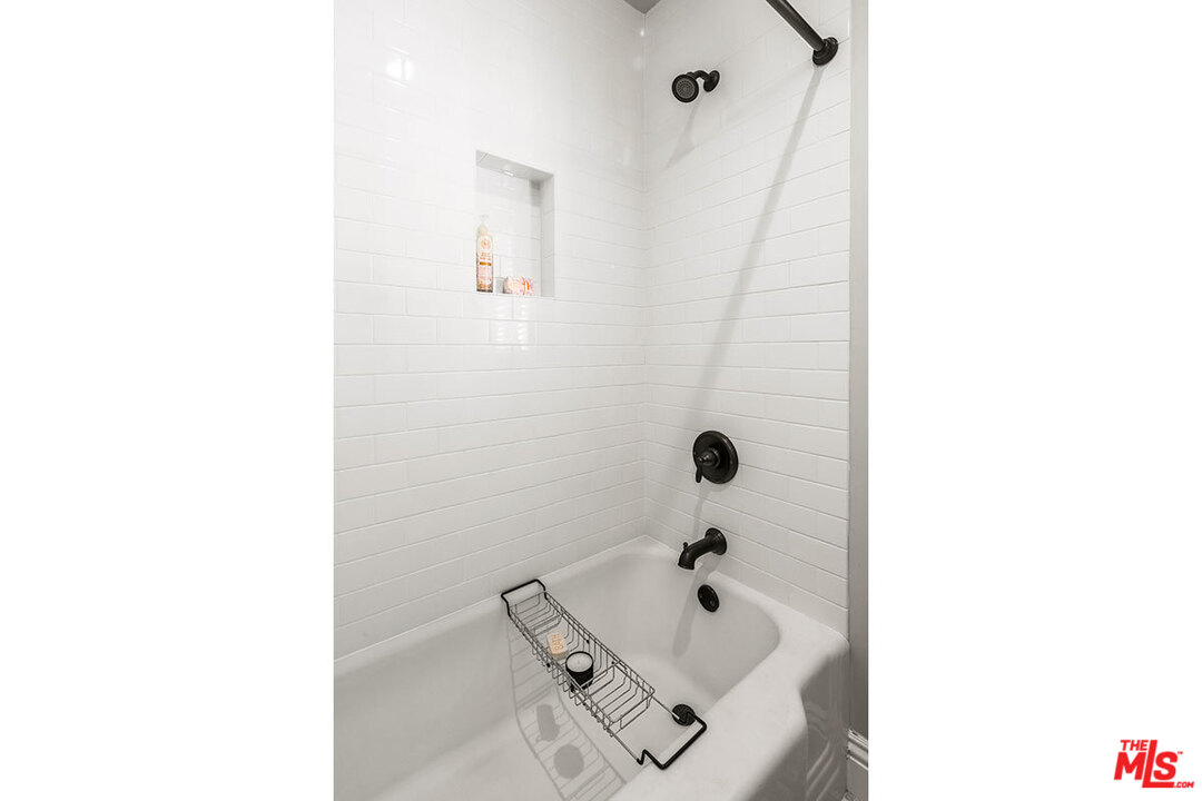 6541 Ruffner Avenue Lake Balboa, CA 91406 - Photo 18 of 26 Gallery Image 18