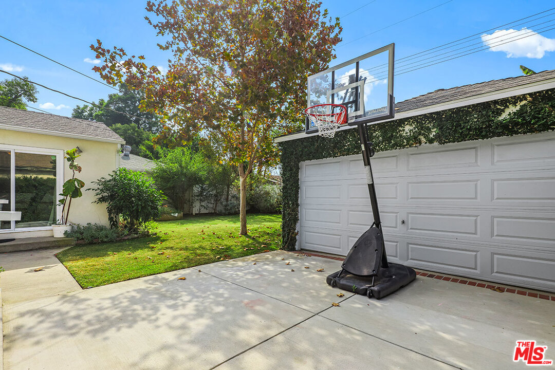 6541 Ruffner Avenue Lake Balboa, CA 91406 - Photo 24 of 26 Gallery Image 24