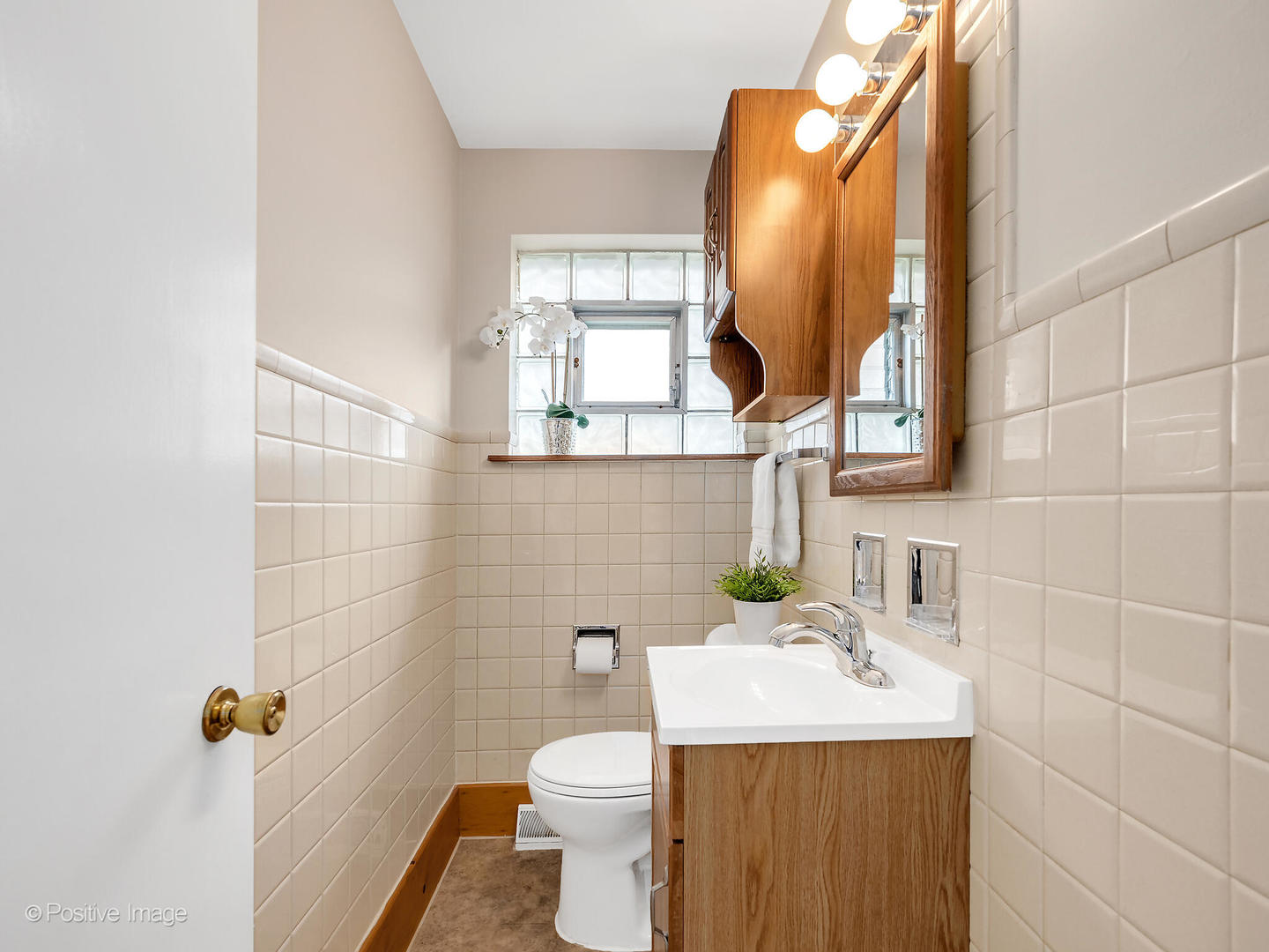 4220 Maple Avenue Brookfield, IL 60513 - Photo 11 of 22 a bathroom with a sink toilet and mirror