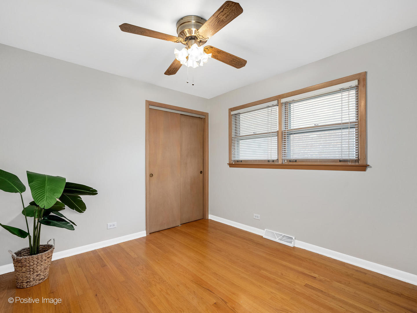 4220 Maple Avenue Brookfield, IL 60513 - Photo 10 of 22 a view of an empty room with a window