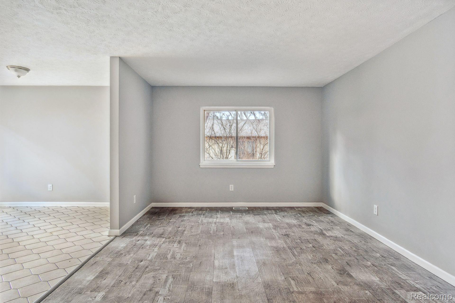 2924 Harding Street Pinckney, MI 48169 - Photo 5 of 29 Gallery Image 5