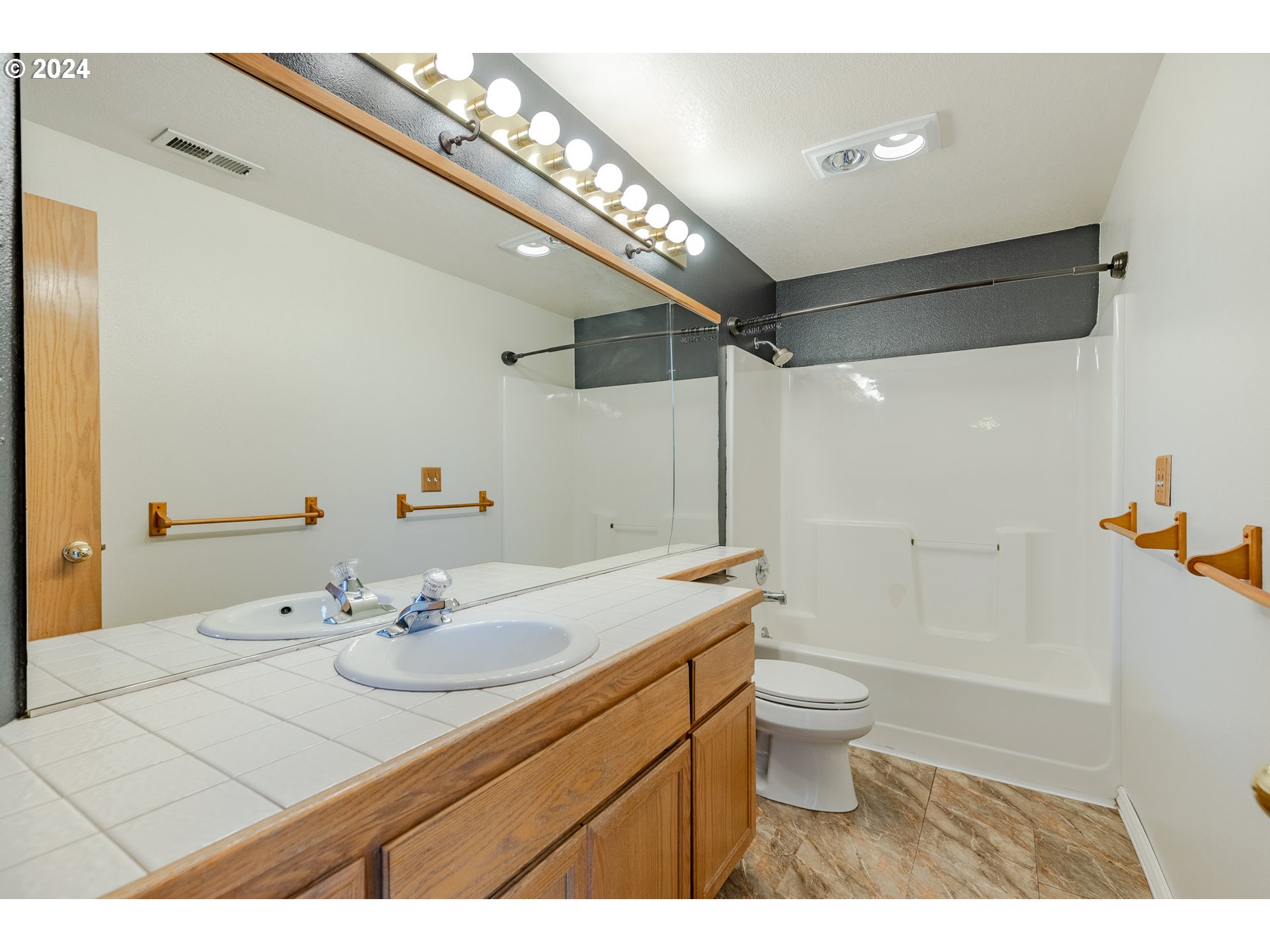 1225 Risden Place Eugene, OR 97404 - Photo 26 of 34 Gallery Image 26