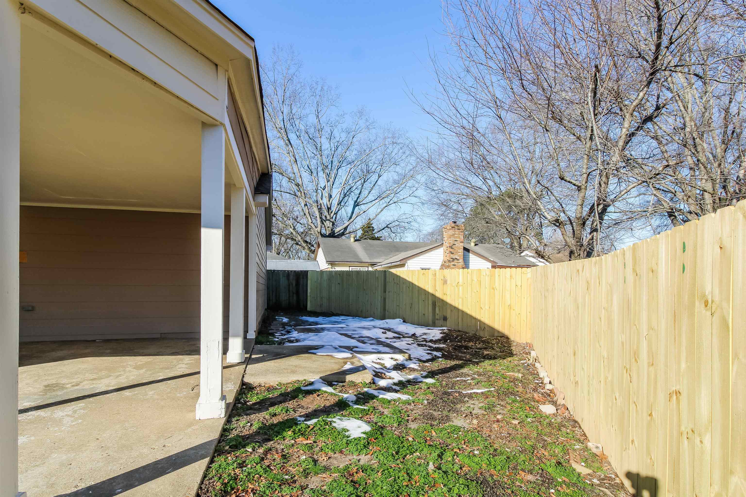4014 Stowe Street Memphis, TN 38128 - Photo 14 of 16 a view of backyard with tub