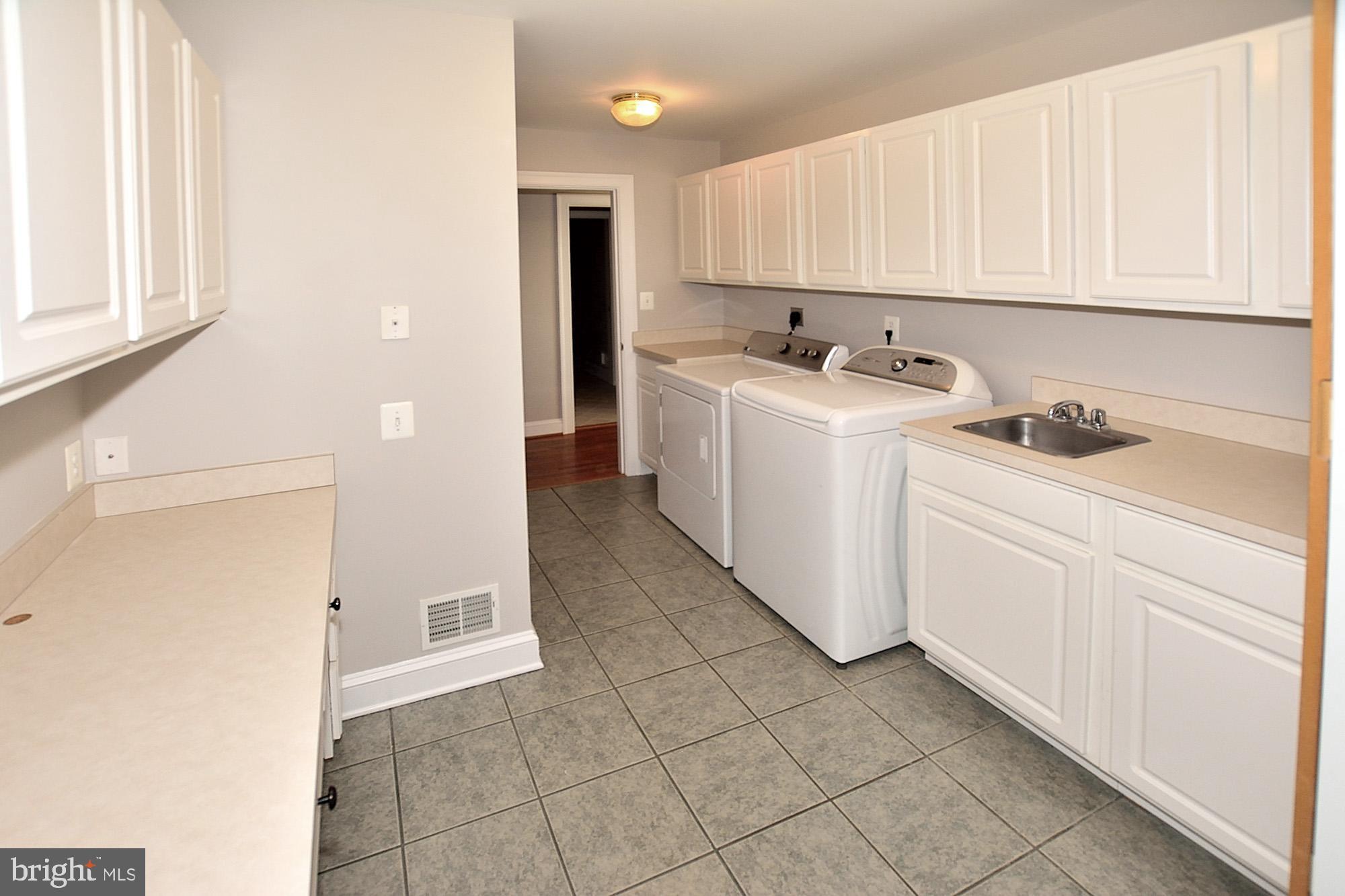 11278 Silo Road Marshall, VA 20115 - Photo 30 of 50 Large laundry room with sewing station