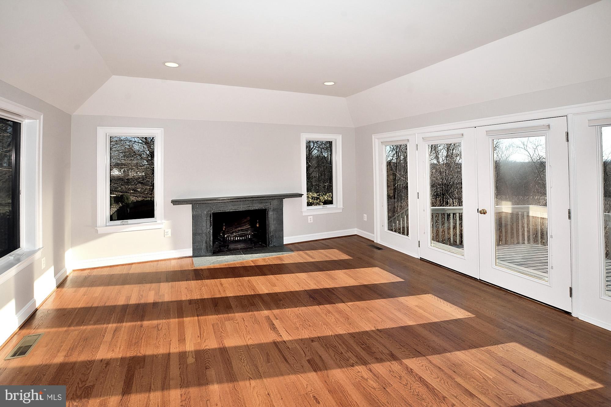 11278 Silo Road Marshall, VA 20115 - Photo 9 of 50 Hardwood flooring in living room