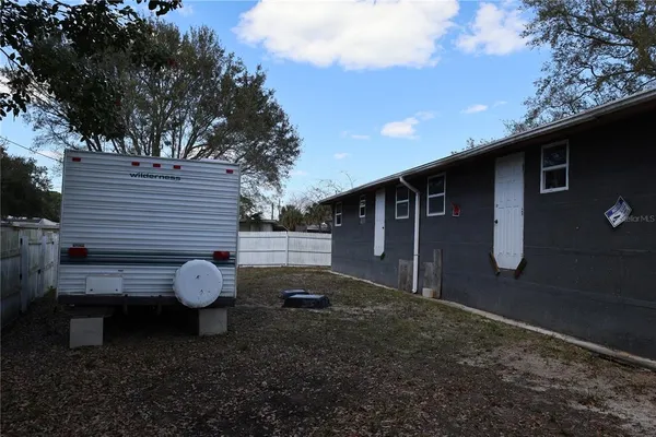 a view of a small house in the backyard