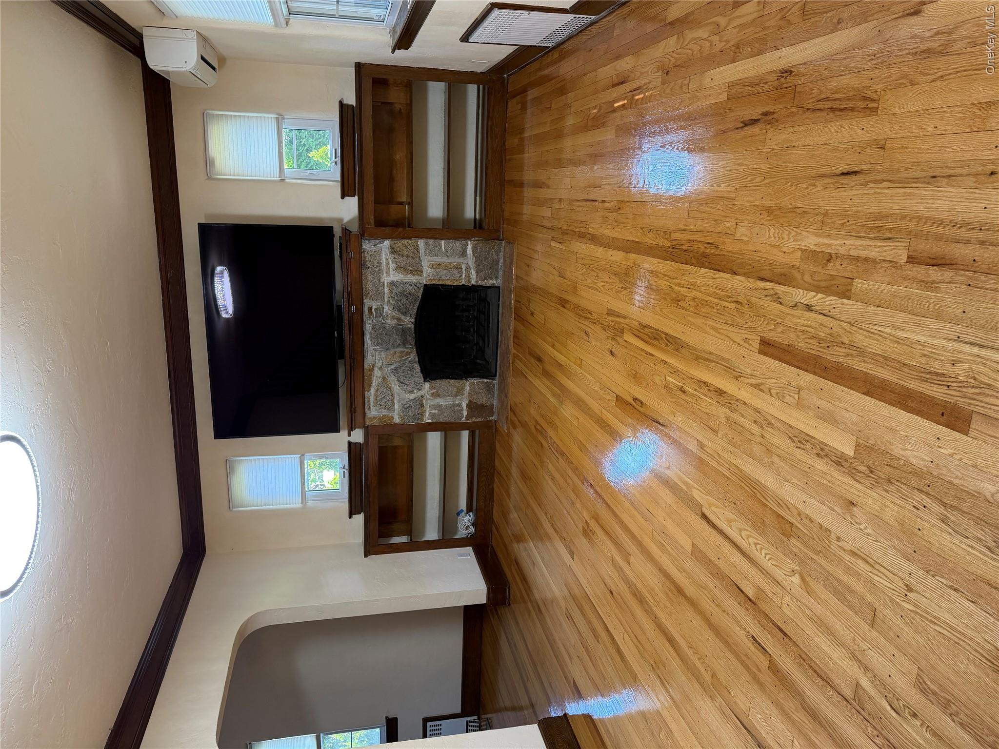27 Upland Road Great Neck, NY 11020 - Photo 2 of 13