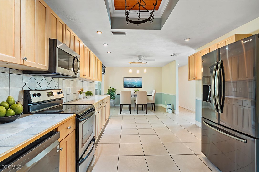 18613 Oriole Road Fort Myers, FL 33967 - Photo 6 of 34 Gallery Image 6