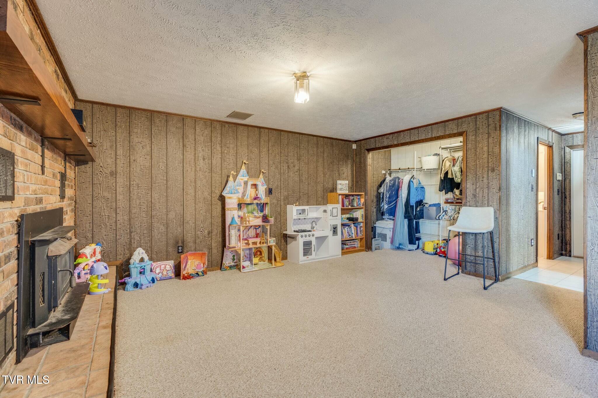247 Carlton Road Bristol, TN 37620 - Photo 21 of 35 tempImage1mWsbA