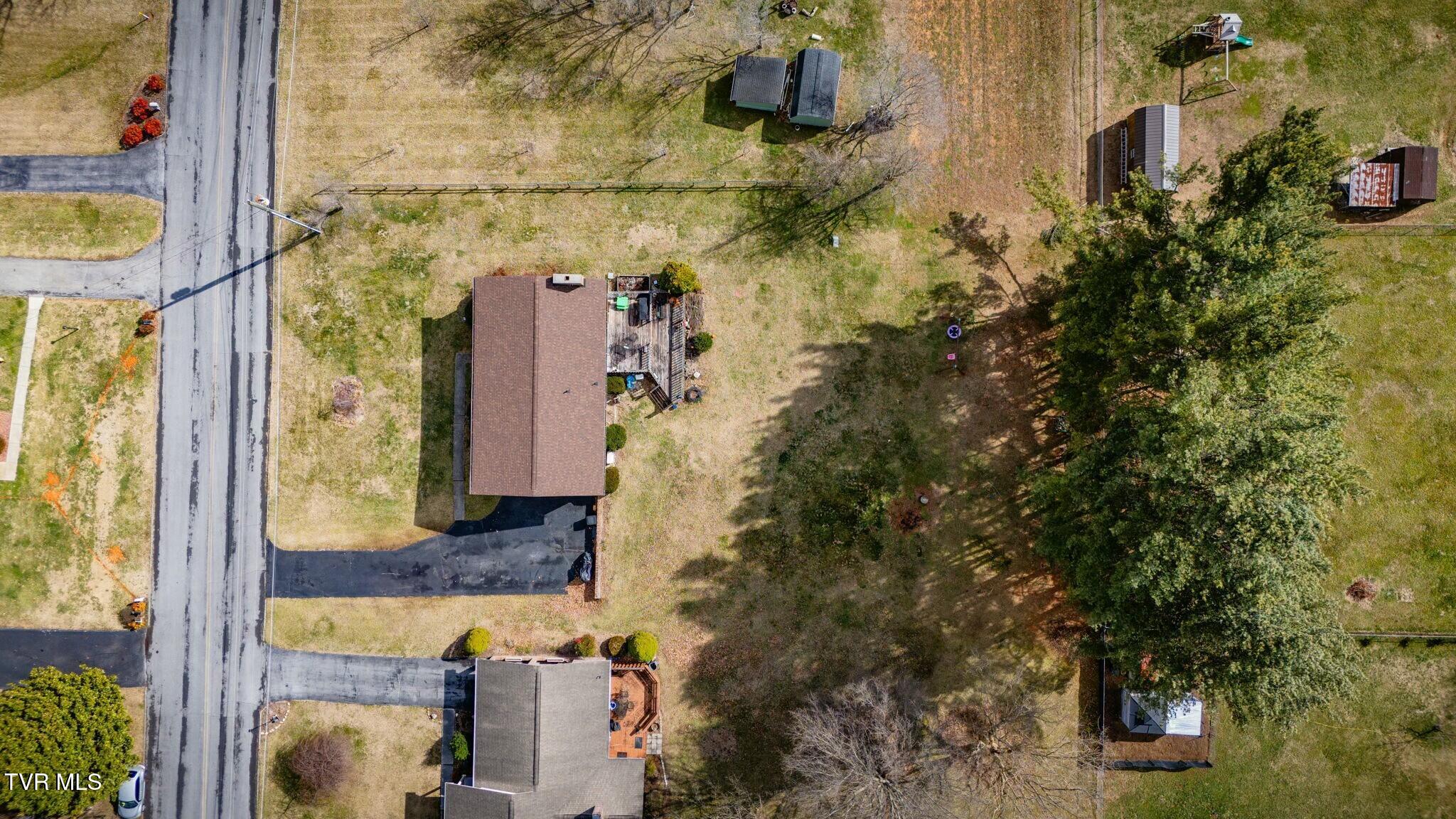 247 Carlton Road Bristol, TN 37620 - Photo 31 of 35 tempImagenB8xAn