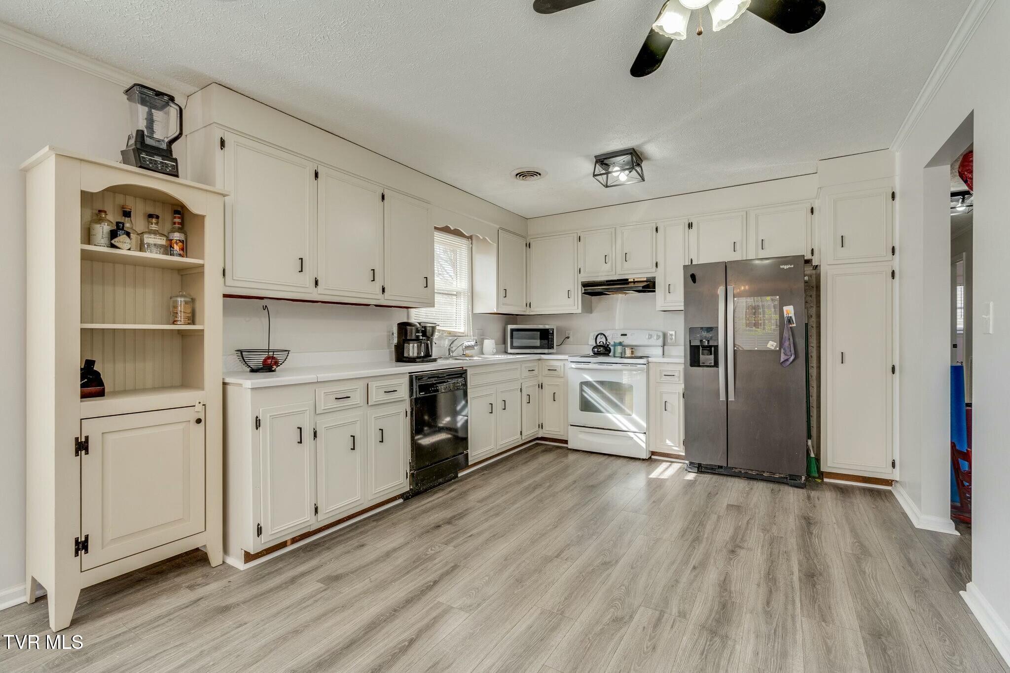 247 Carlton Road Bristol, TN 37620 - Photo 9 of 35 tempImageXw4aNc