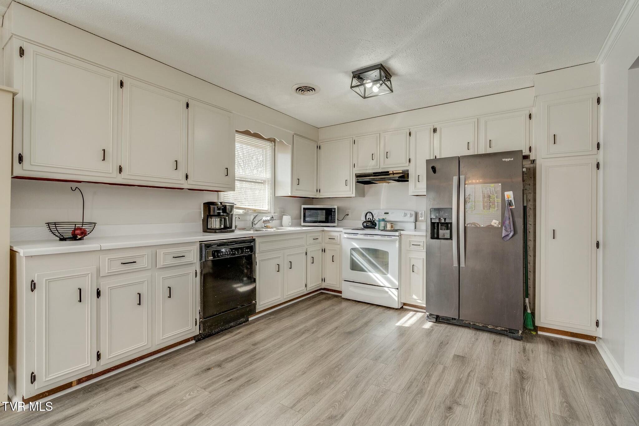 247 Carlton Road Bristol, TN 37620 - Photo 10 of 35 tempImage5TZqeW