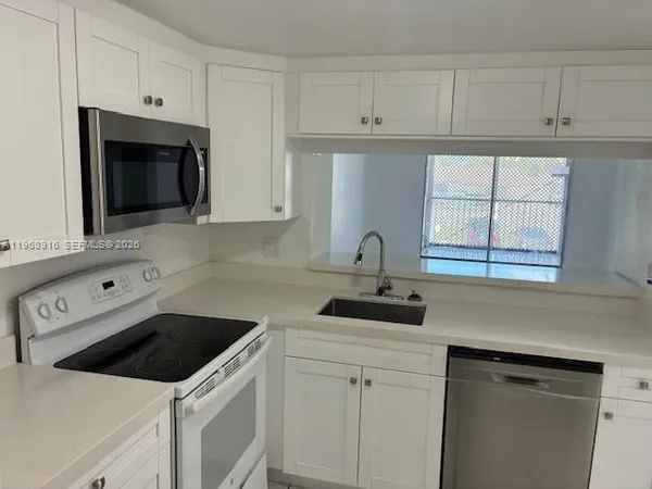 $1,900 | 19805 Southwest 114th Avenue, Unit 218, Miami, FL 33157