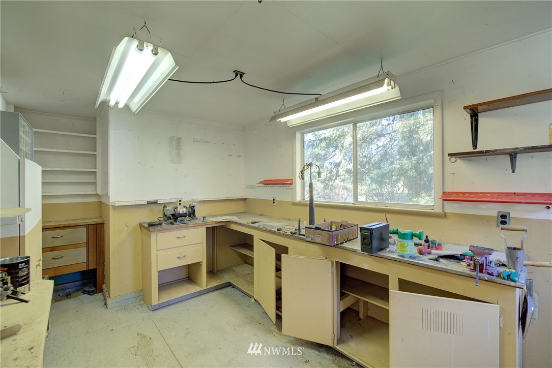 427 Logan Road Lynnwood, WA 98036 - Photo 9 of 13 Gallery Image 9