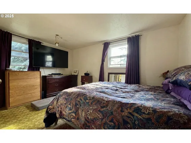 $325,000 | 1018 7th Street Northwest, Salem, OR 97304