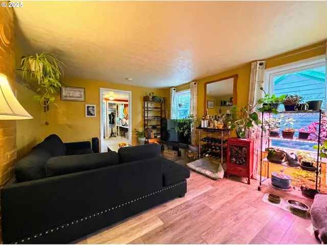 $325,000 | 1018 7th Street Northwest, Salem, OR 97304