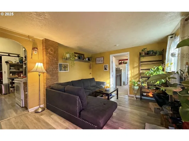 $325,000 | 1018 7th Street Northwest, Salem, OR 97304