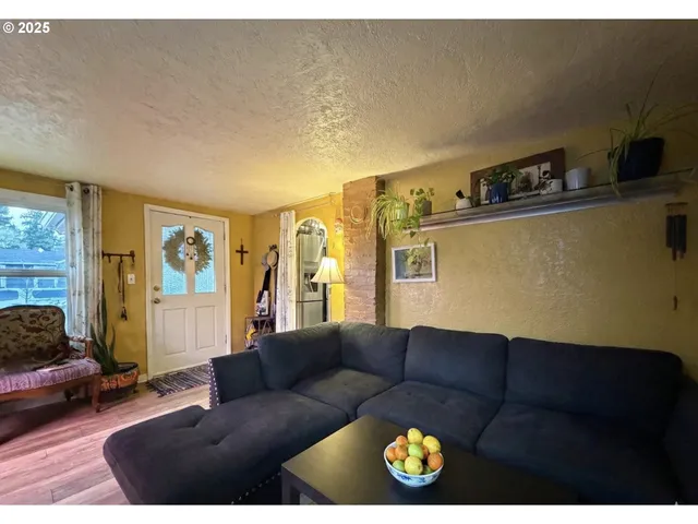 $325,000 | 1018 7th Street Northwest, Salem, OR 97304