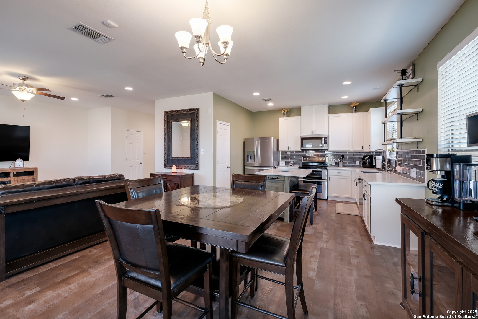 7207 Kitty Court Converse, TX 78109 - Photo 6 of 19 a view of a dining room with furniture