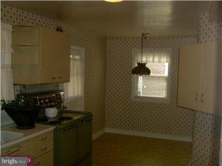 208 Flintlock Road Drexel Hill, PA 19026 - Photo 2 of 5