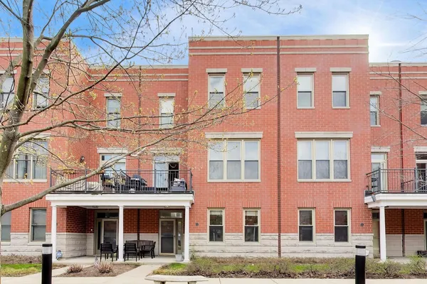 $875,000 | 4010 North Clark Street, Unit C, Chicago, IL 60613