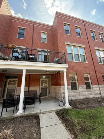 $875,000 | 4010 North Clark Street, Unit C, Chicago, IL 60613