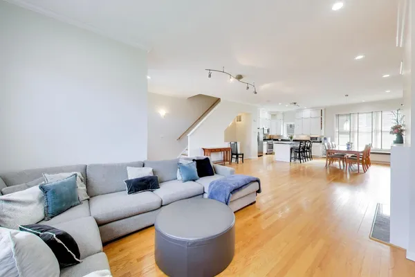 $875,000 | 4010 North Clark Street, Unit C, Chicago, IL 60613