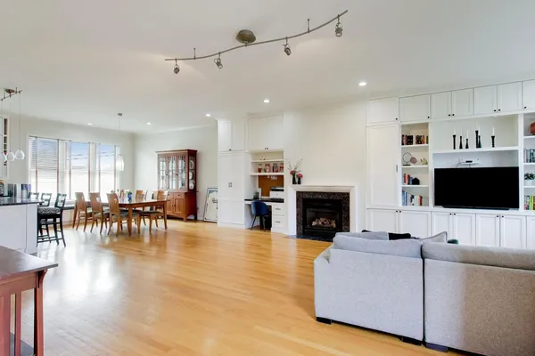 $875,000 | 4010 North Clark Street, Unit C, Chicago, IL 60613