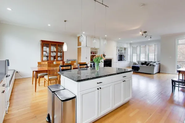 $875,000 | 4010 North Clark Street, Unit C, Chicago, IL 60613