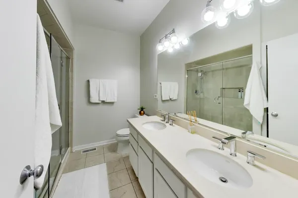 $875,000 | 4010 North Clark Street, Unit C, Chicago, IL 60613