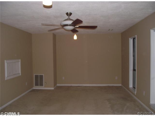 40 Mistywood Road Richmond, VA 23236 - Photo 4 of 11 Living Room