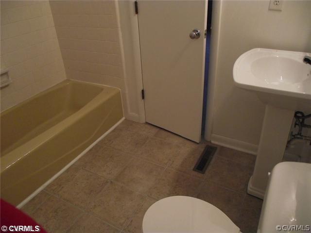 40 Mistywood Road Richmond, VA 23236 - Photo 7 of 11 Other - Full bath 2nd level hallway.
