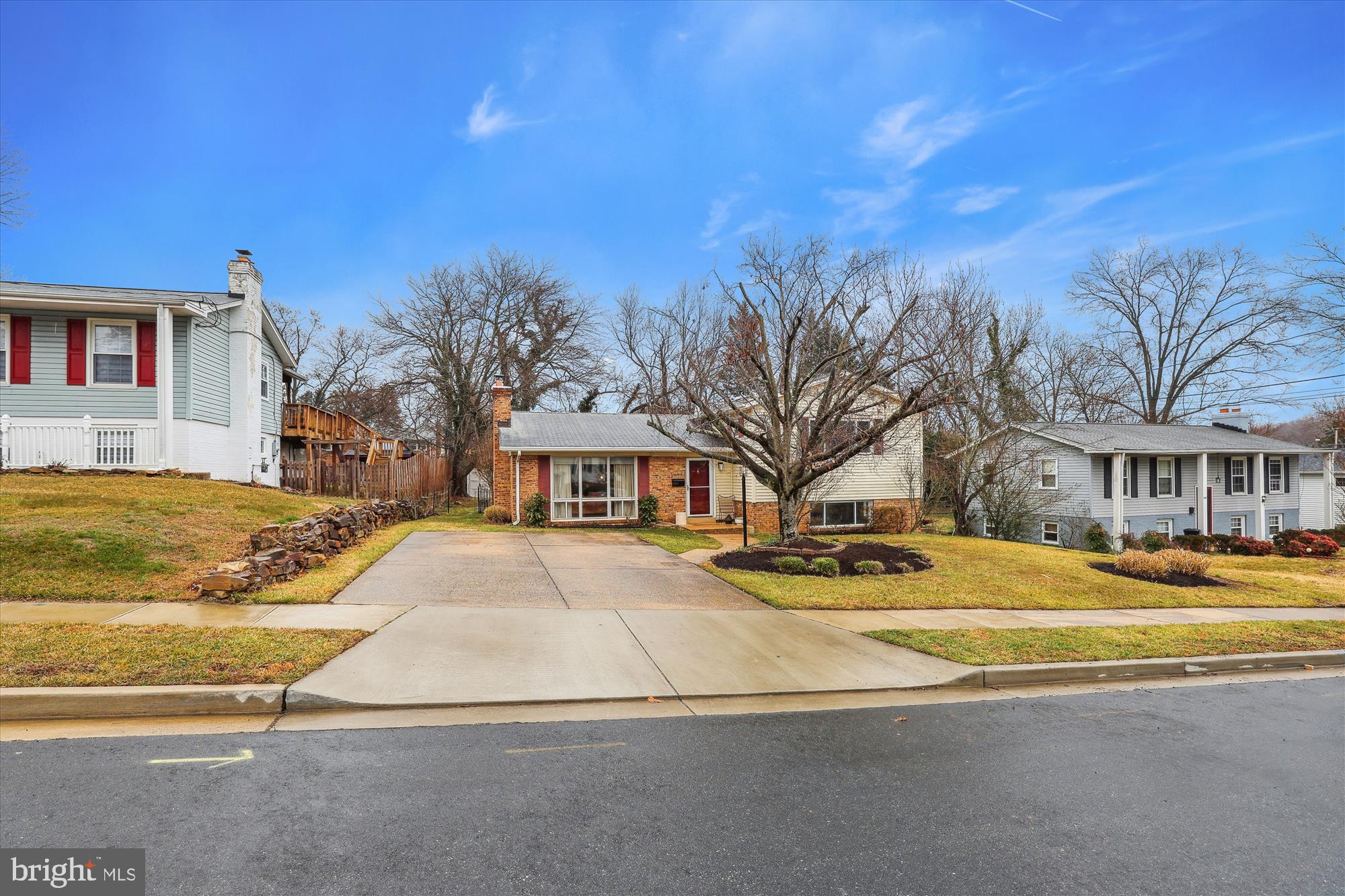Spacious Driveway