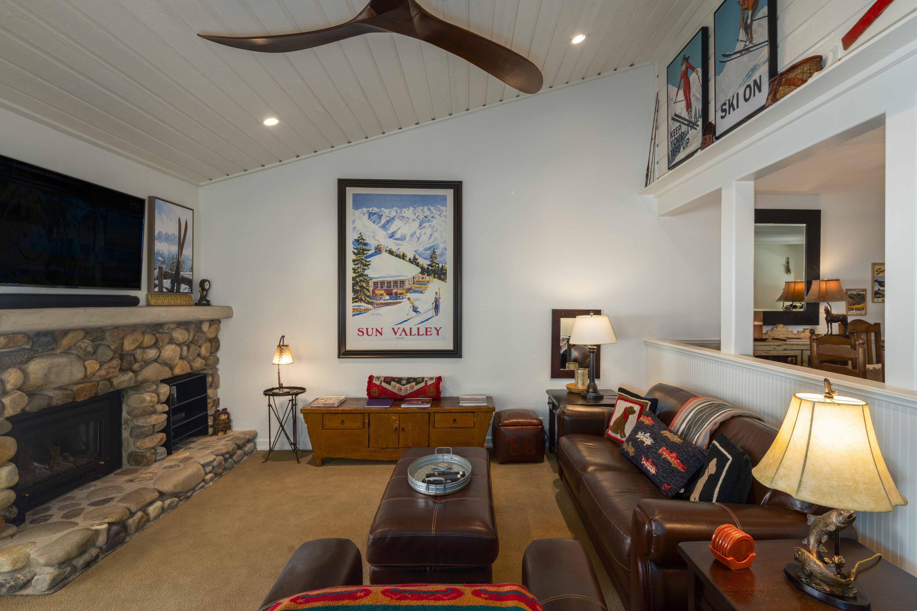 2639 Ridge Lane, Unit 39 Sun Valley, ID 83353 - Photo 2 of 35 Living Room 2