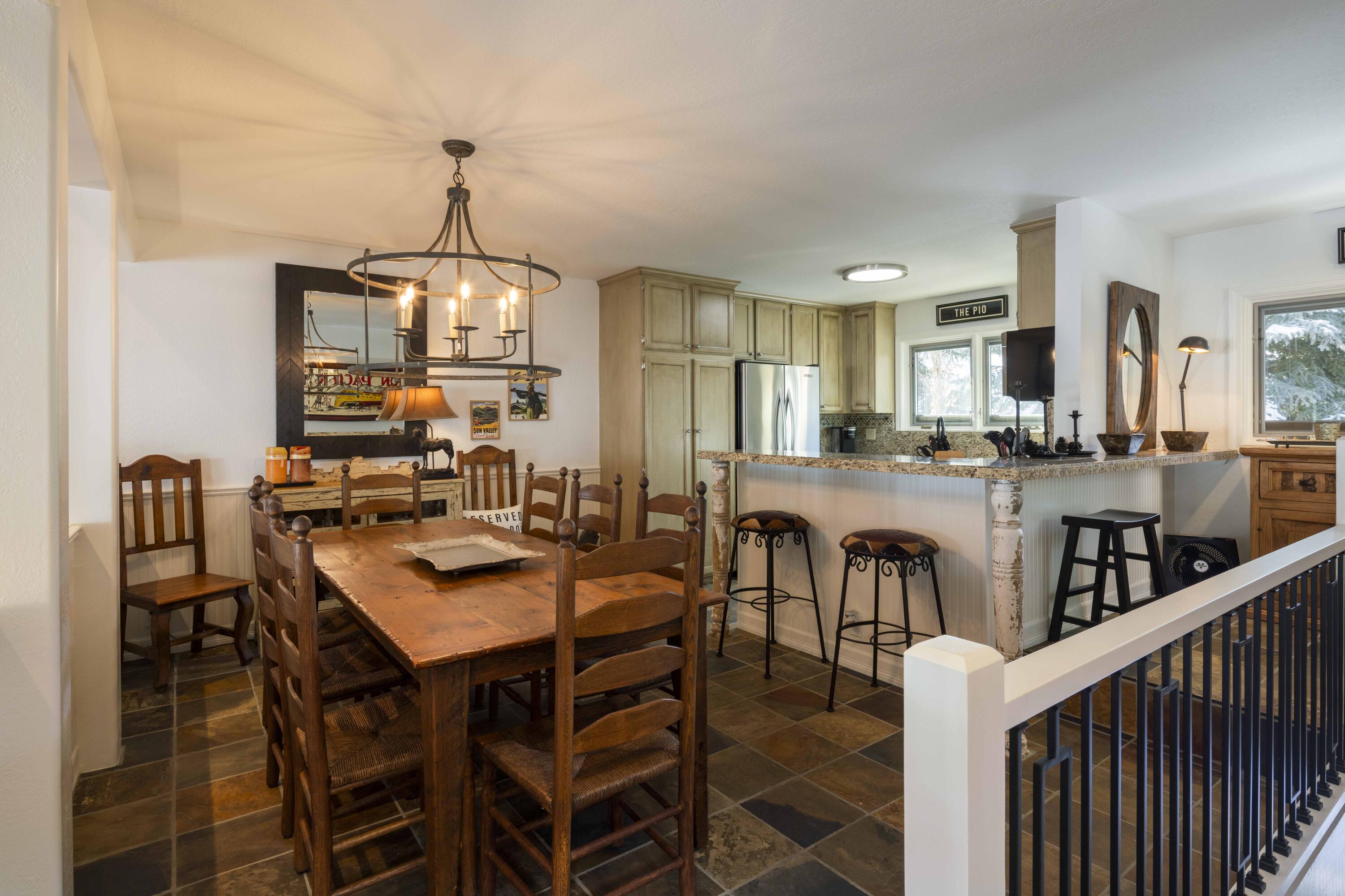 2639 Ridge Lane, Unit 39 Sun Valley, ID 83353 - Photo 4 of 35 Dining Room