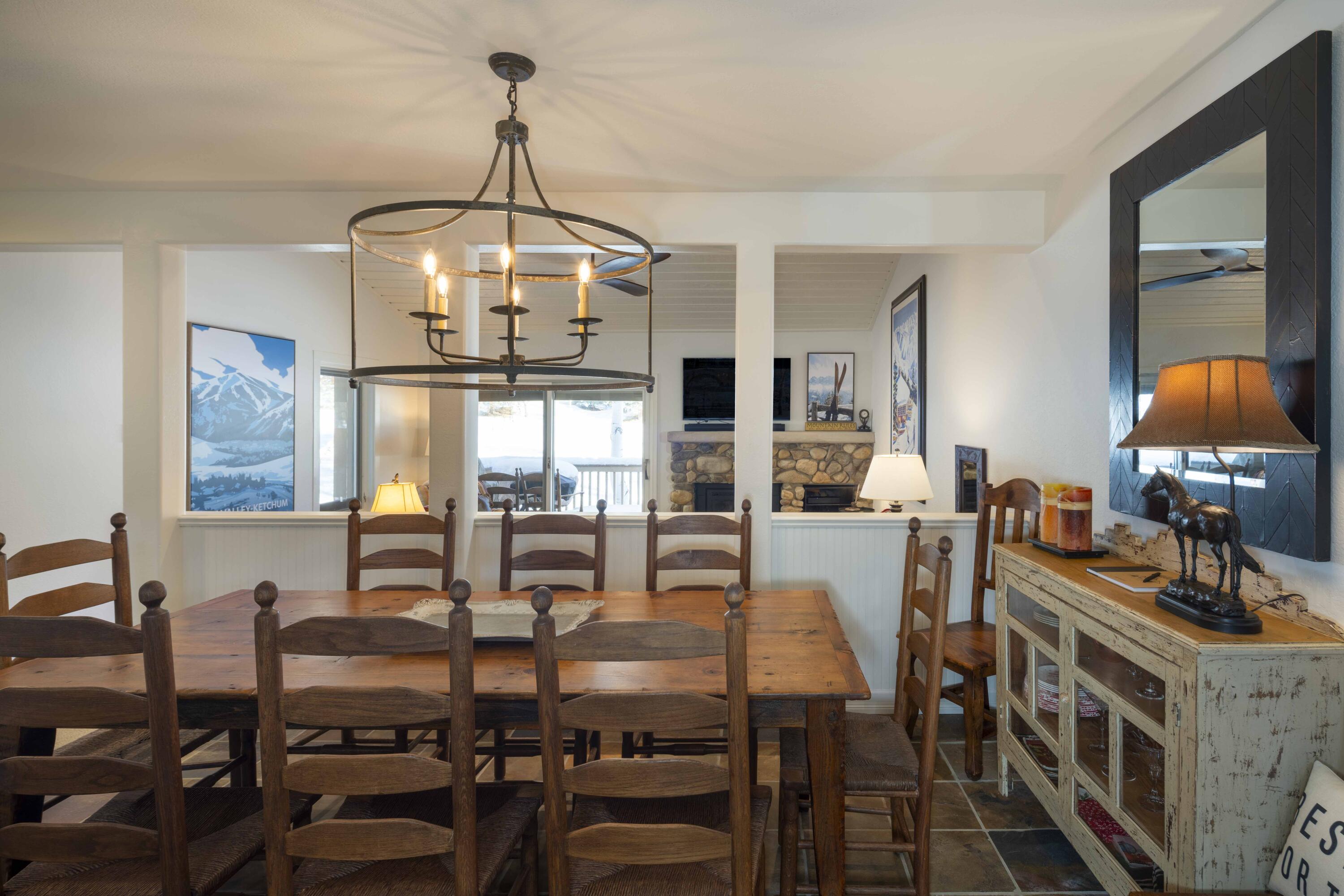 2639 Ridge Lane, Unit 39 Sun Valley, ID 83353 - Photo 5 of 35 Dining Room