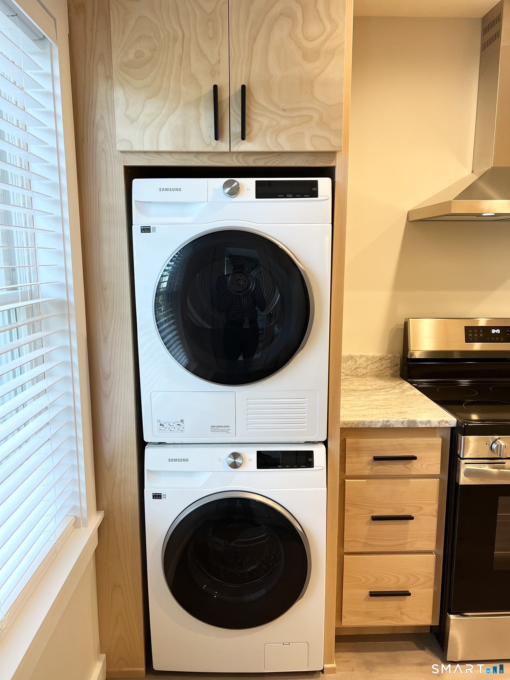 179 Butternut Street, Unit 6 Middletown, CT 06457 - Photo 9 of 34 a utility room with dryer and washer