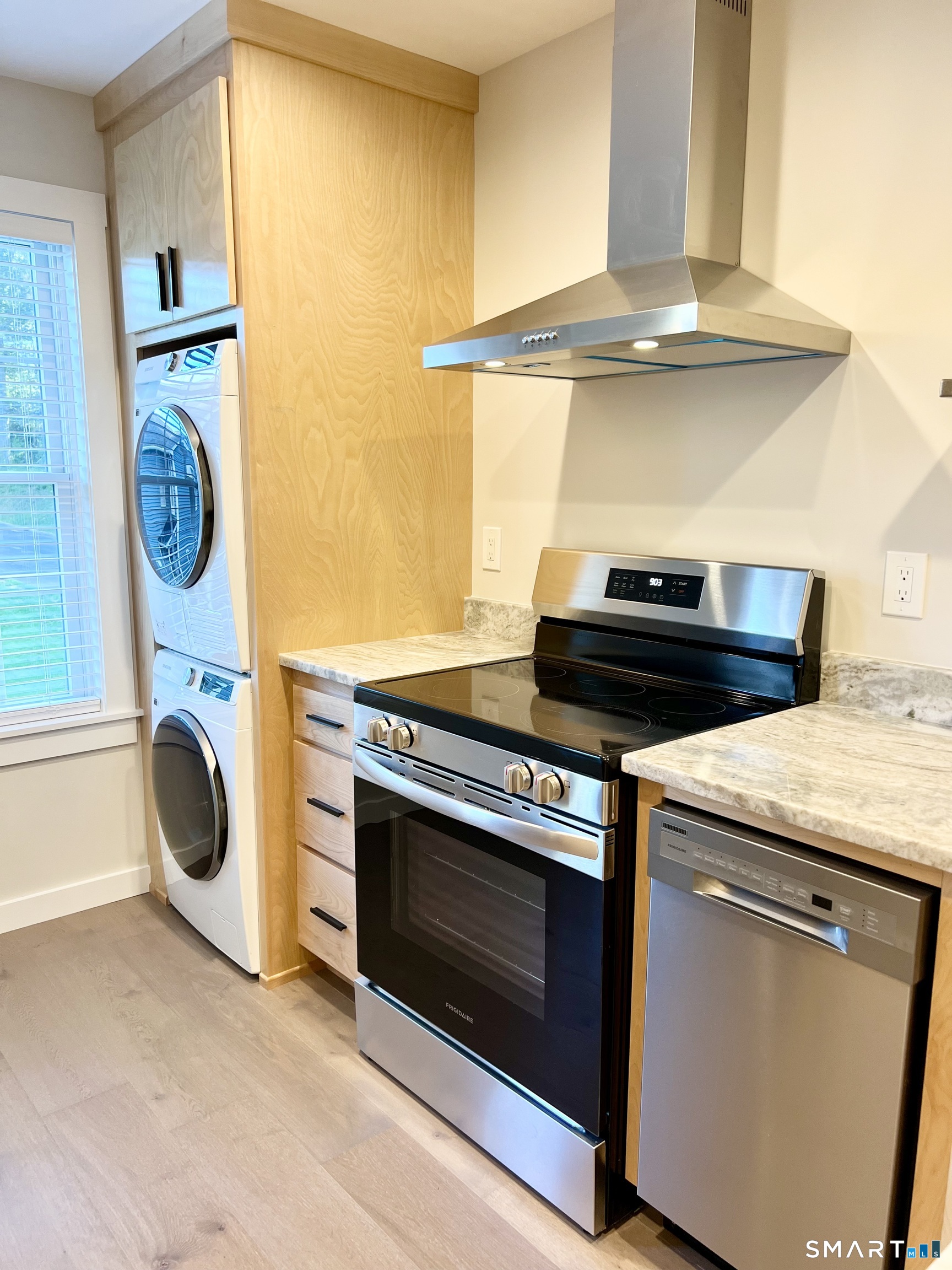 179 Butternut Street, Unit 6 Middletown, CT 06457 - Photo 10 of 34 a stove top oven sitting inside of a kitchen